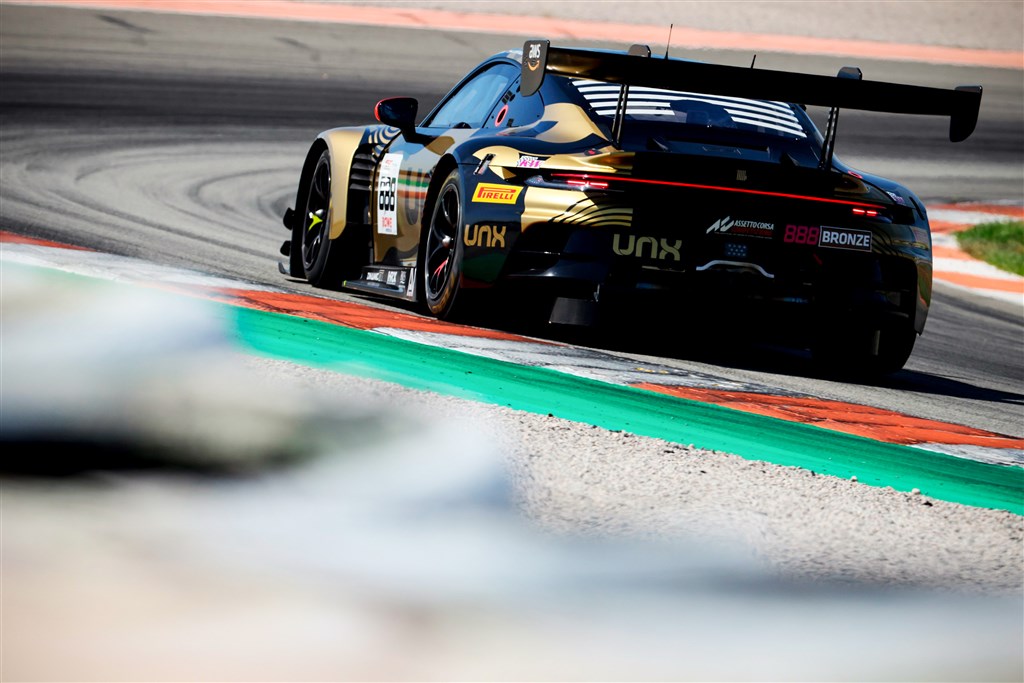 Bastian Buus hasteindkaldt til GT World Challenge-finale. 
(Foto: SRO Motorsports Group)